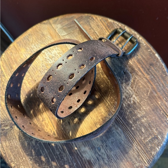 Vtg M dbl tongue belt. Naturally distressed, full of character and worn w/love. - Picture 6 of 6